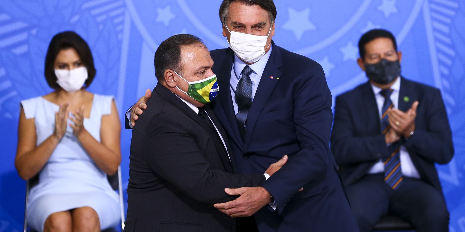 Flávio Dino autoriza investigação de Bolsonaro por crimes da pandemia