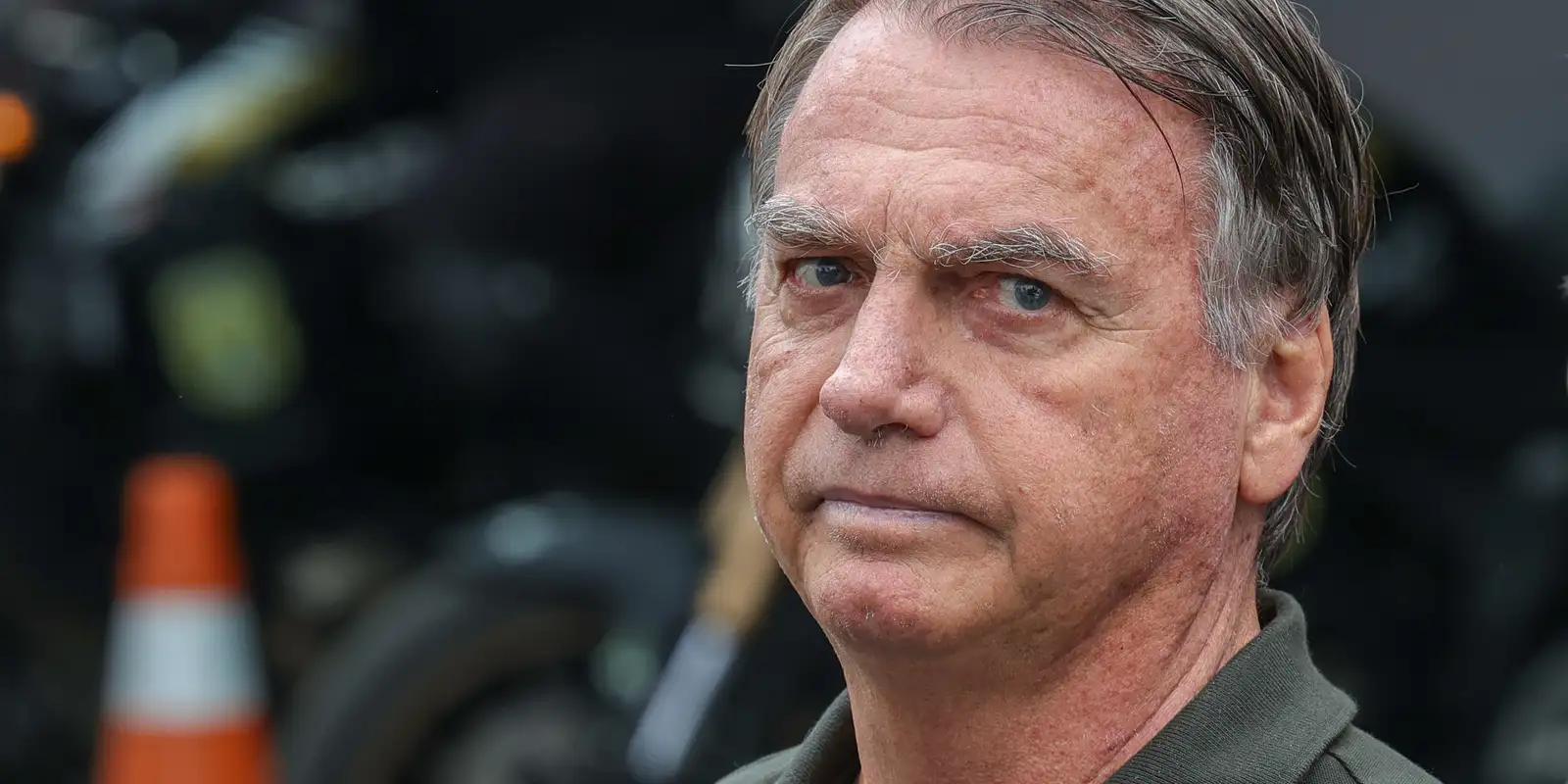 Jair Bolsonaro tem tontura, passa mal e passa a noite em hospital