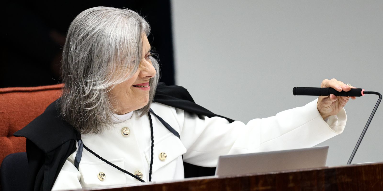 Para ministra Cármen Lúcia, Bolsonaro liderou organização criminosa