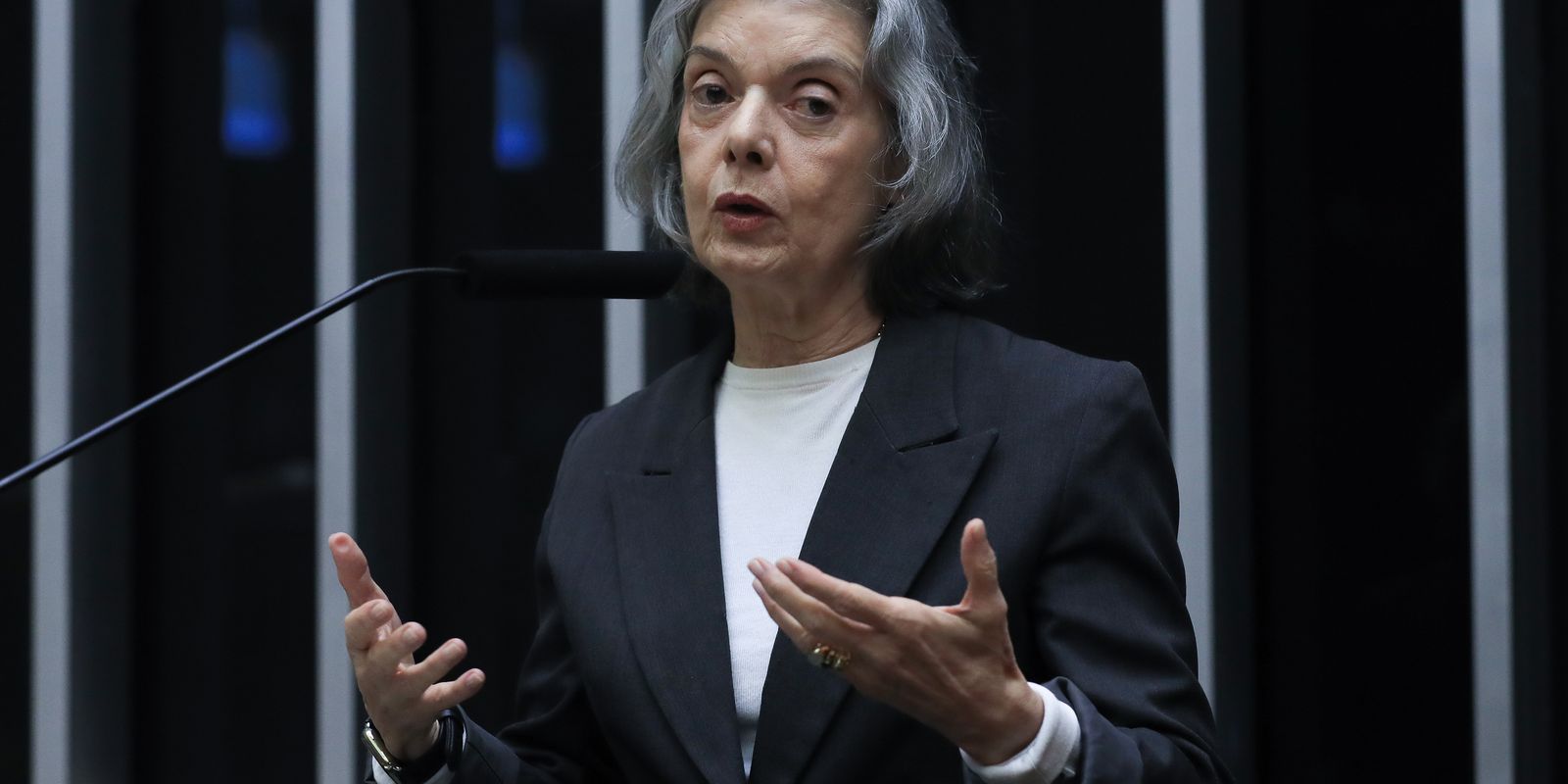 Voto de Cármen Lúcia abre 5º dia de julgamento de Bolsonaro