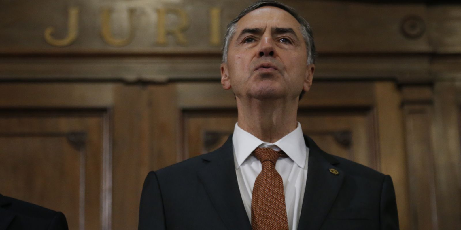 Barroso pede sessão para votar ação que descriminaliza aborto
