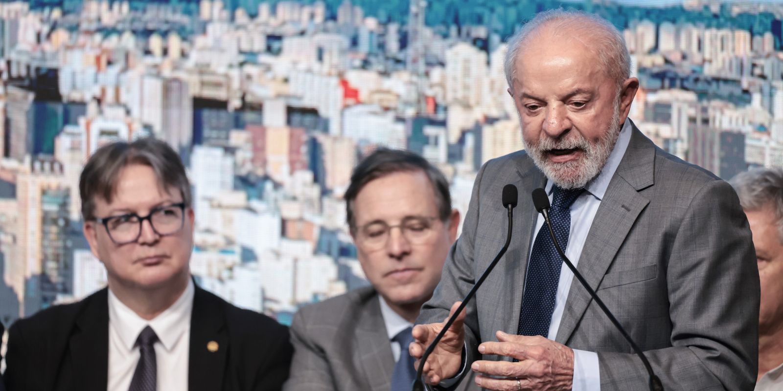 Lula critica decisão do Congresso de não taxar mais ricos, bets e fint