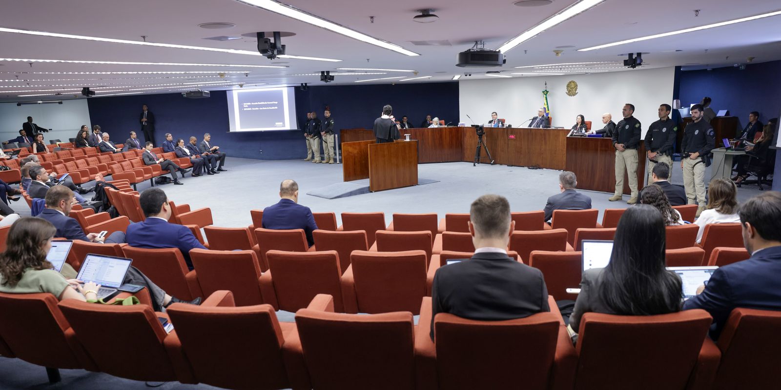 Após fala das defesas, julgamento do núcleo 3 é suspenso