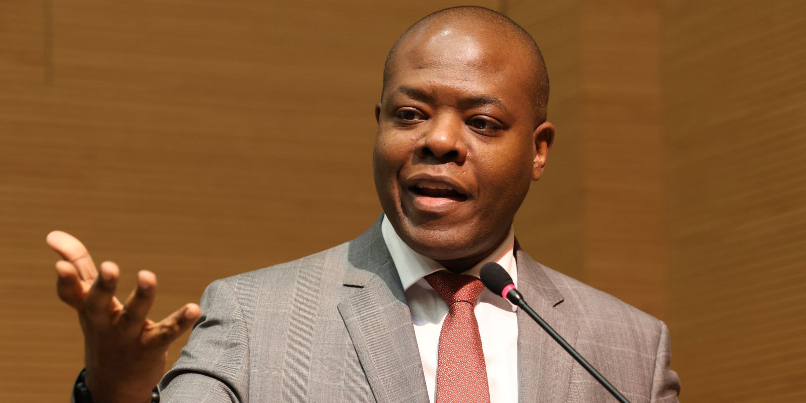 Ex-ministro Silvio Almeida é indiciado por importunação sexual