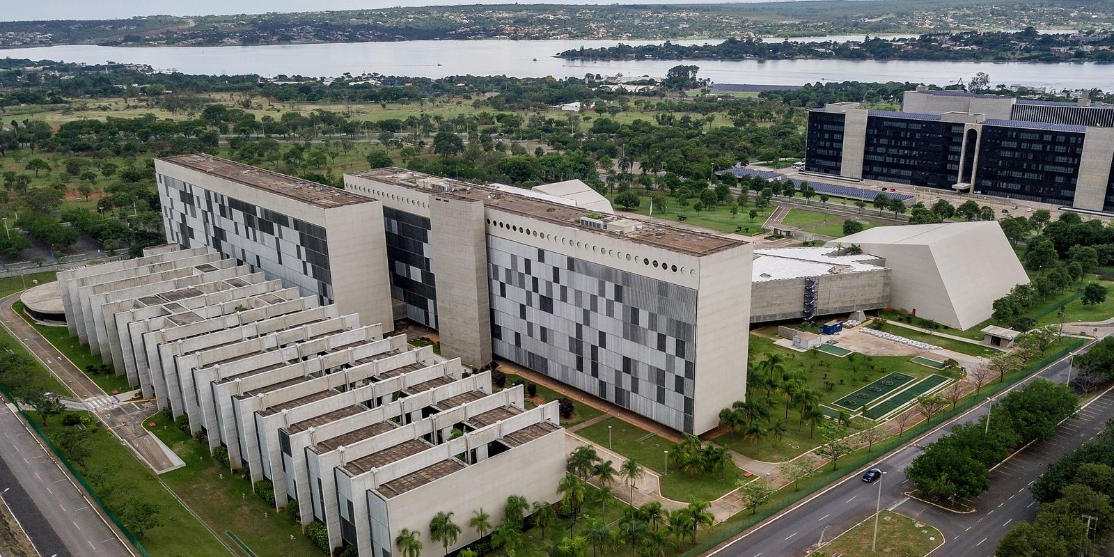 Trans não podem ser desligados das Forças Armadas, decide STJ