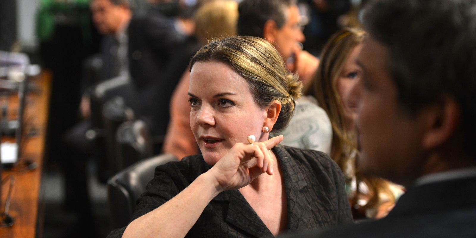 Gleise culpa Selic pela dívida pública e não as despesas do governo