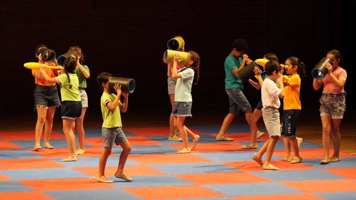 Basileu França abre mais de mil vagas para formação artística