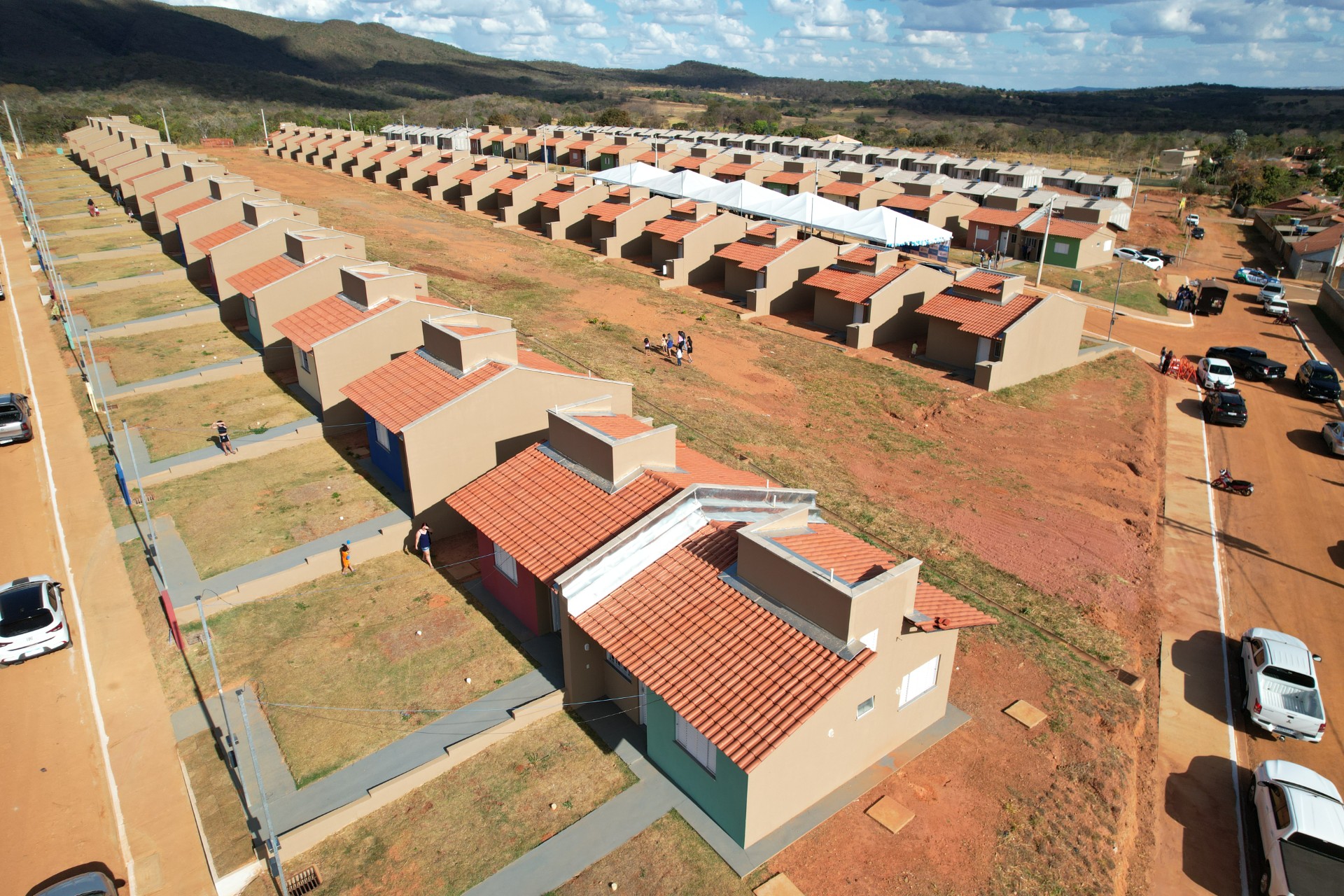 Agehab entrega 50 casas a custo zero em Posse