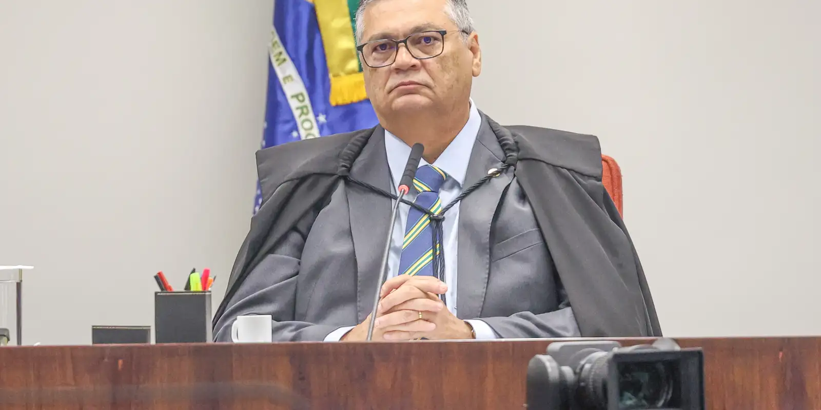 STF começa a decidir futuro de "penduricalhos" que inflam salários