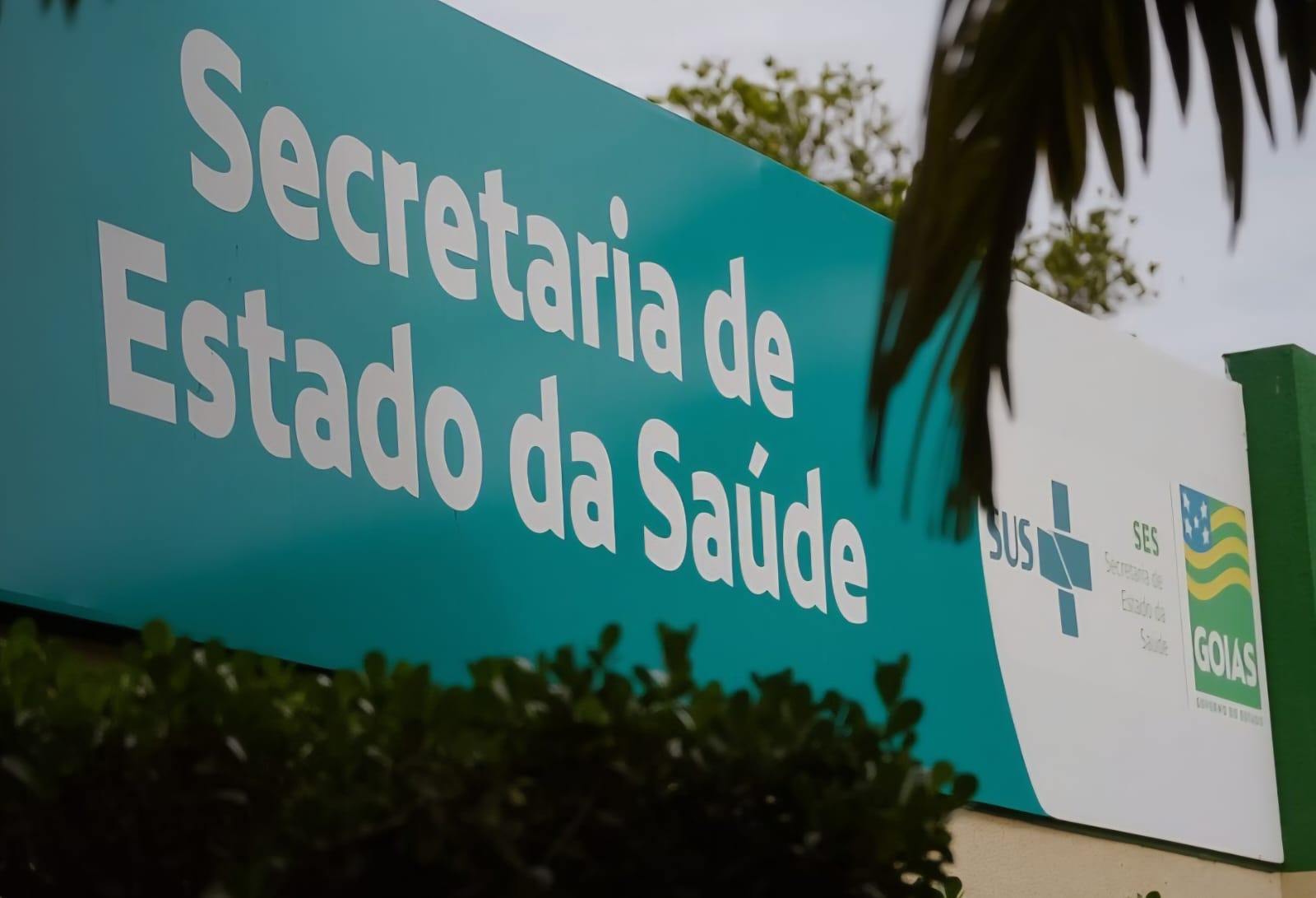 Governo de Goiás publica edital de concurso para Fiscal de Saúde Pública, com salários de R$ 10 mil - Fachada da SES