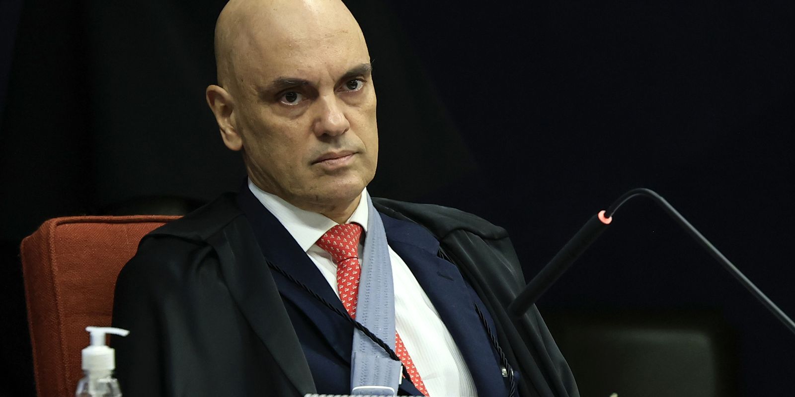 Moraes dá 24h para defesa de Bolsonaro explicar vídeo de Eduardo