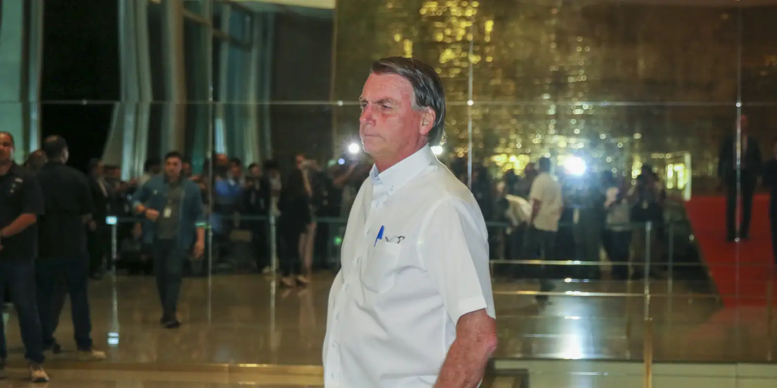 Defesa de Bolsonaro pede manter prisão domiciliar