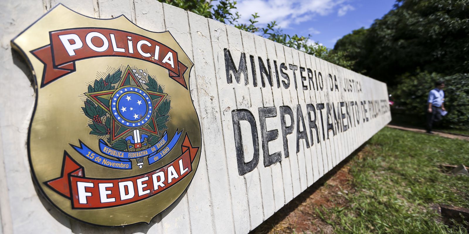 Moraes dá 48h para que Exército entregue armas de Bolsonaro à PF
