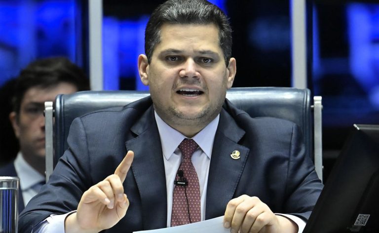 Alcolumbre manda arquivar PEC da Blindagem após rejeição de CCJ