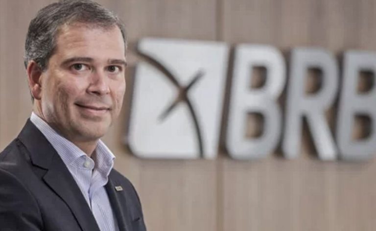 André Mendonça vota para manter prisão do ex-presidente do BRB