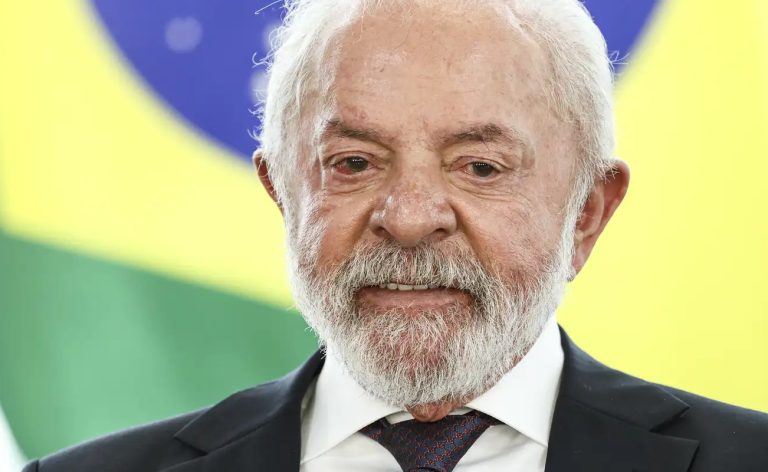 Antes da viagem ao Panamá, Lula conversa com presidente Mulino