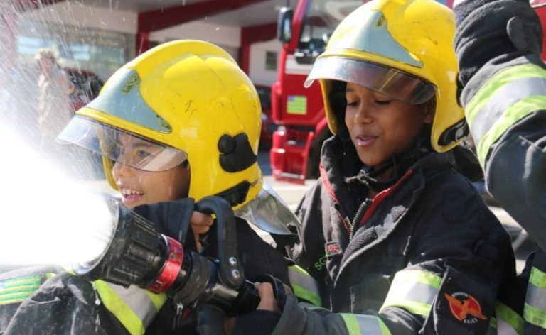 Bombeiro mirim durante o curso