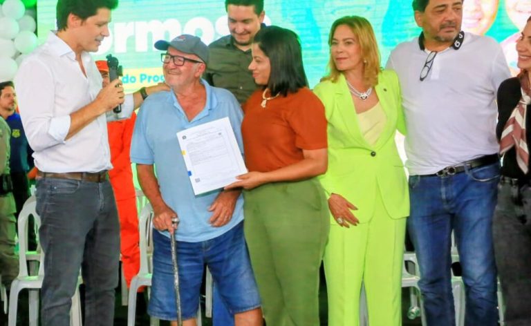 Daniel Vilela amplia atendimento habitacional em Formosa com entrega de 767 novos benefícios