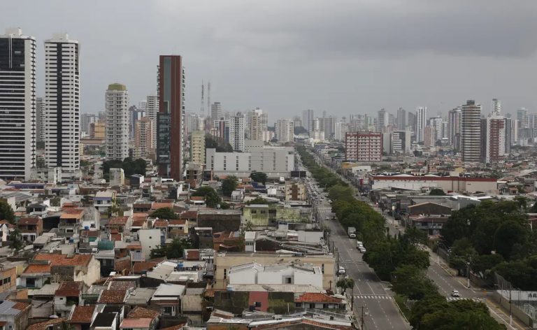 Belém recebe debate sobre democracia e mudanças climáticas