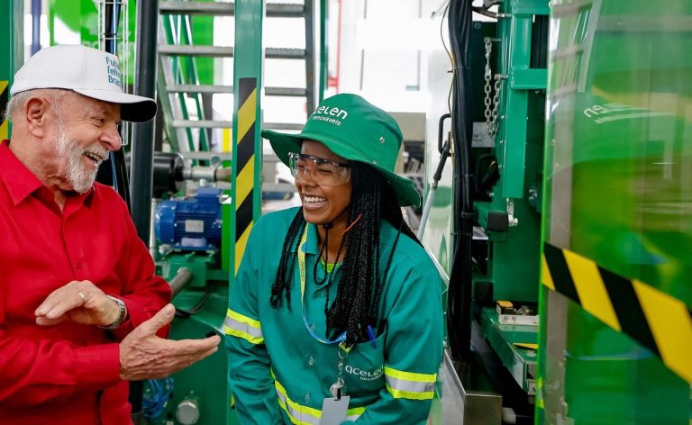Biocombustível de macaúba mudará vida de agricultores em MG, diz Lula