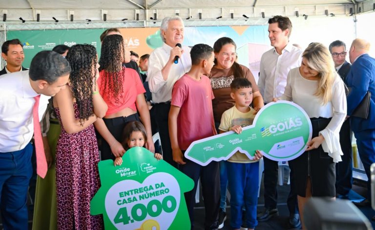 Caiado celebra 4 mil casas a custo zero entregues em Goiás