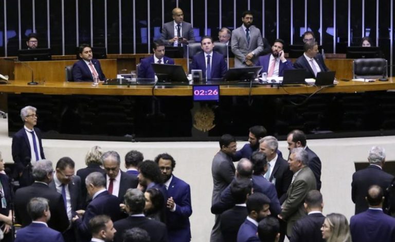 Câmara aprova texto-base do projeto de lei antifacção