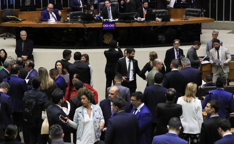 Câmara aprova urgência para votar direito à bagagem de mão gratuita