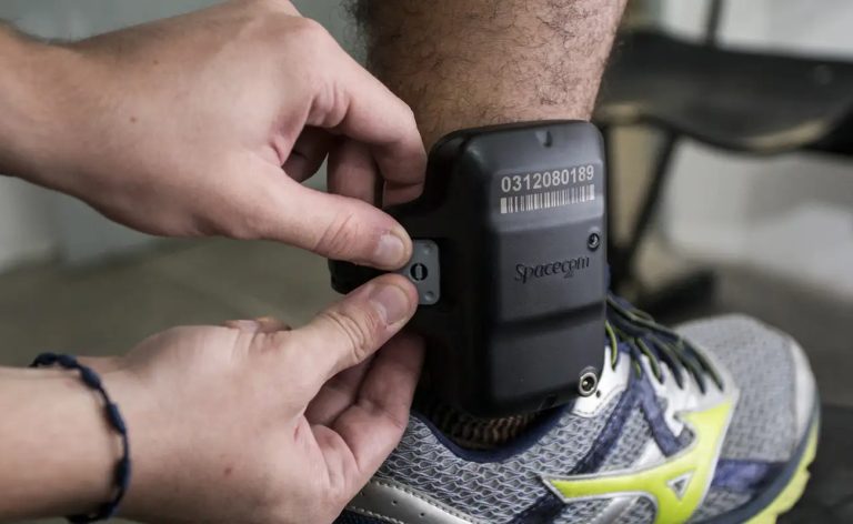 Câmara aprova uso obrigatório de tornozeleira por agressores de mulher