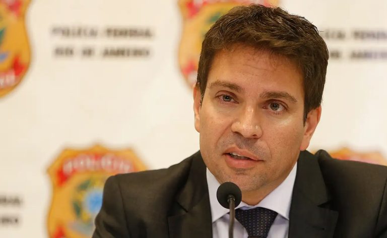 Câmara diz que não foi informada sobre saída de Ramagem do país