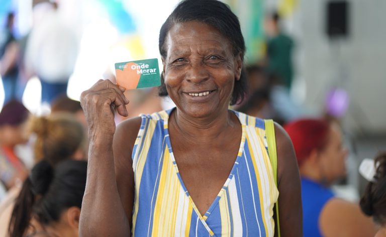 Cartões do Aluguel Social e escrituras de imóveis serão entregues a moradores de Aparecida de Goiânia