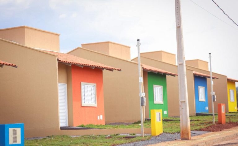 Casas a custo zero são entregues em Jesúpolis e Santa Rosa de Goiás