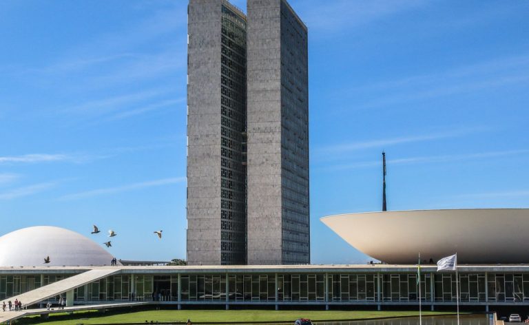 “Combinaram não enxergar nada”, diz advogado sobre descontos do INSS