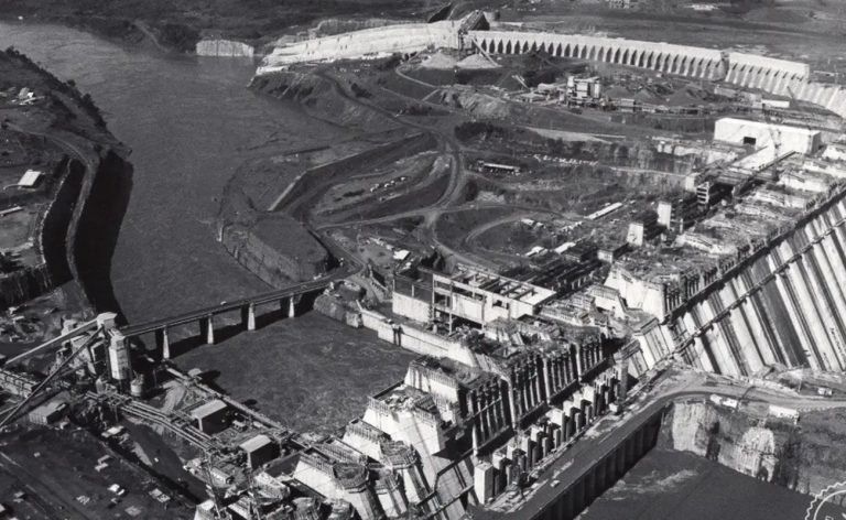 Como a ditadura militar criou um império do ensino privado