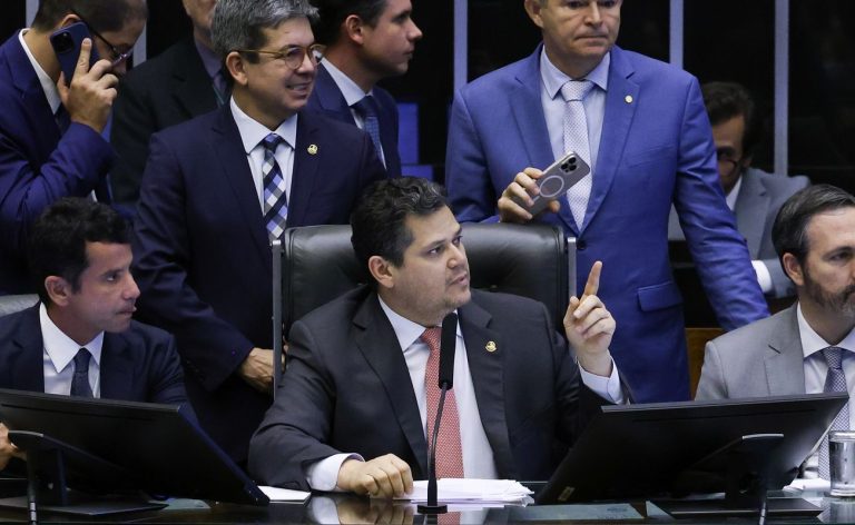 Congresso aprova crédito de R$ 42 bi para Previdência e Bolsa Família
