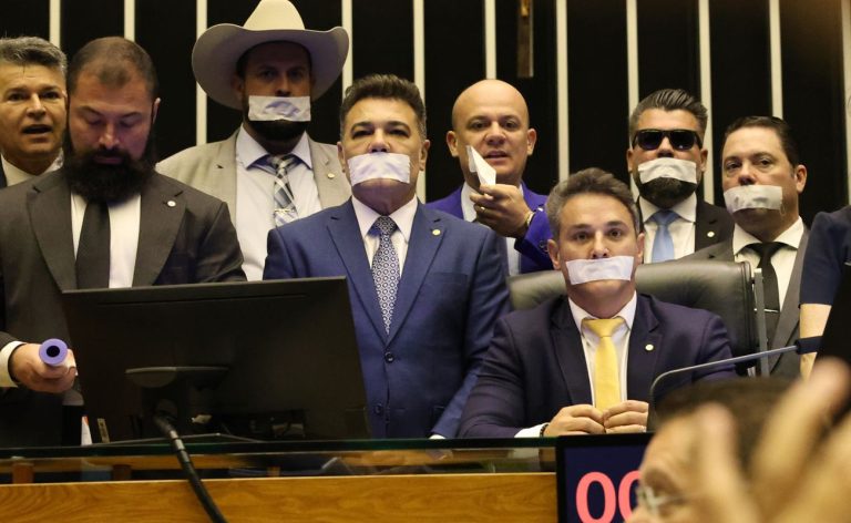 Conselho de Ética abre processo contra deputados envolvidos em motim