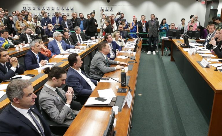 Conselho de Ética arquiva representação contra Eduardo Bolsonaro