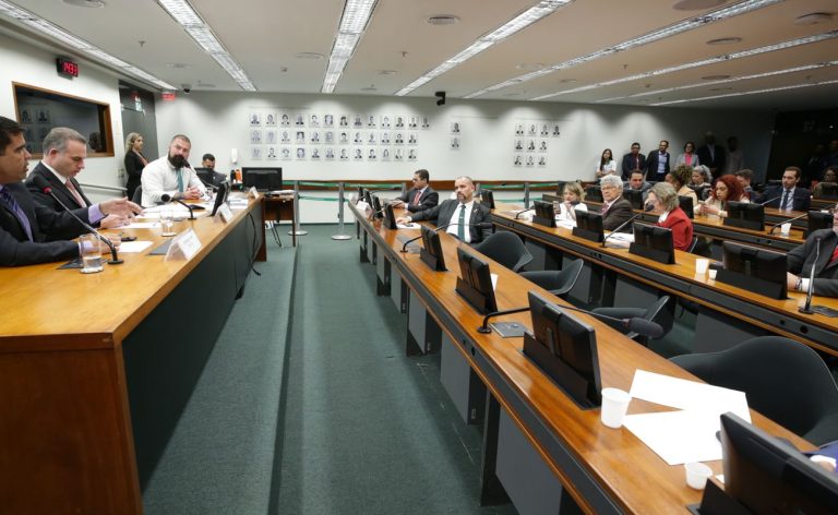 Conselho de Ética da Câmara instaura processo contra Eduardo Bolsonaro