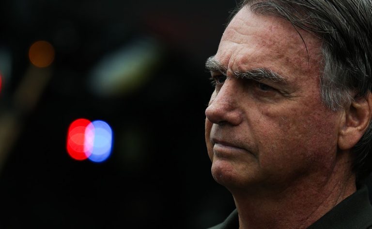 Defesa pede ao STF que Bolsonaro cumpra prisão domiciliar humanitária