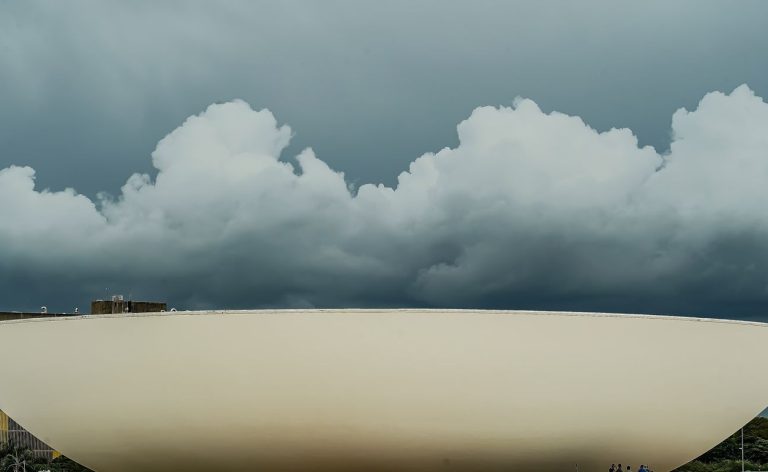 Deputados pedem investigação federal sobre megaoperação no Rio