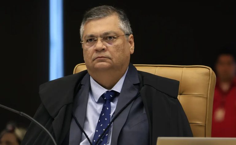 Dino determina que PF investigue emendas que chegam a R$ 694 milhões