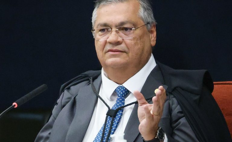 Dino diz que crimes ligados à trama golpista não podem ser anistiados