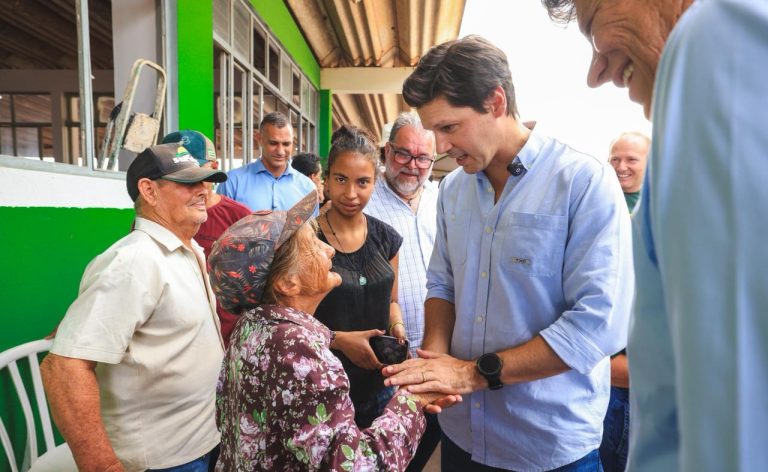 Durante comemoração do Dia das Mães em Caçu, governo anuncia construção de casas a custo zero no município