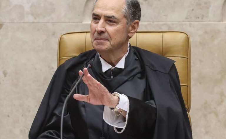 Em última sessão como presidente do STF, Barroso defendeu a Corte