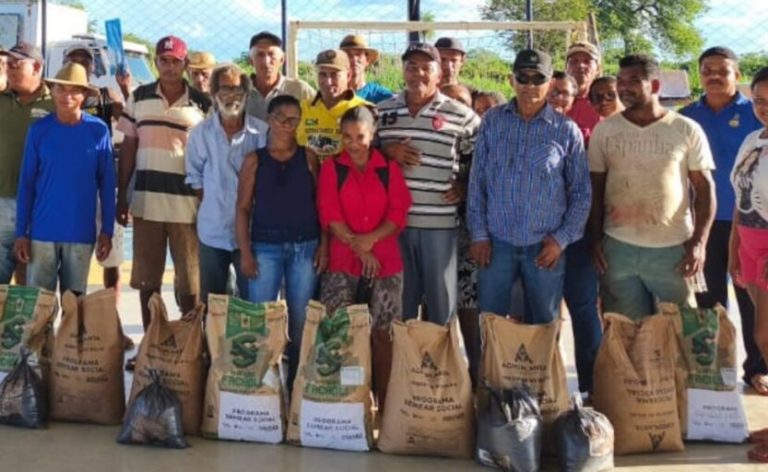 Emater Goiás inicia entregas do Semear Social