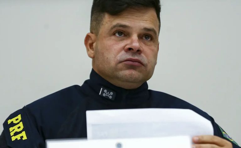 Ex-diretor-geral da PRF rompe tornozeleira e é preso no Paraguai