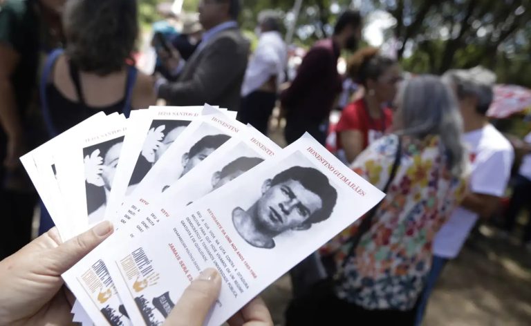 Famílias recebem certidões de óbito retificadas de vítimas da ditadura
