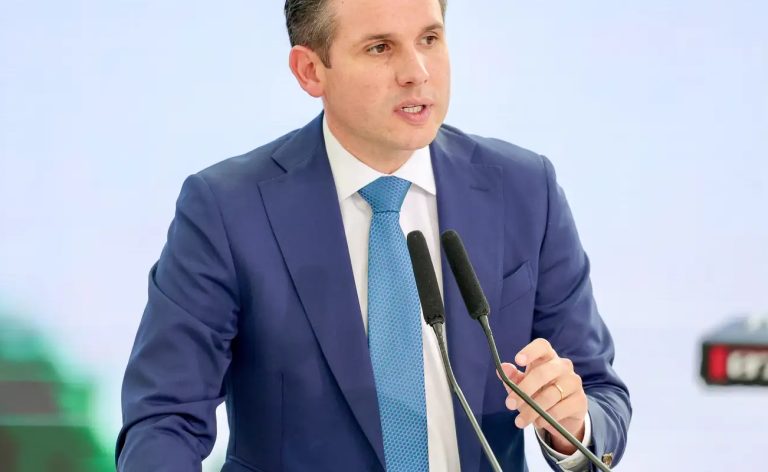 Fim da Escala 6x1 pode ser votado em maio, diz presidente da Câmara