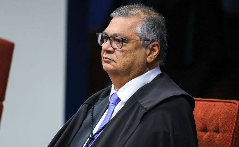 Flávio Dino suspende repasse de emendas para nove cidades
