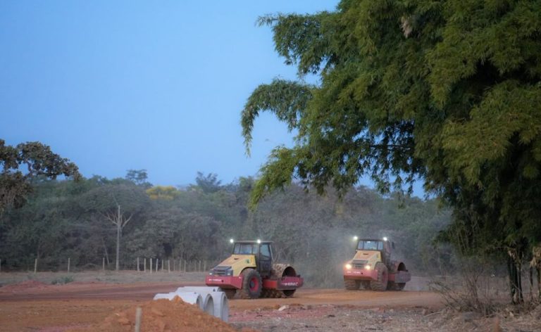 Assinada ordem de serviço para pavimentação da GO-469, entre Abadia de Goiás e Aragoiânia