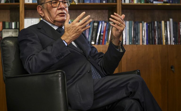 Gilmar Mendes defende atualizar lei do impeachment